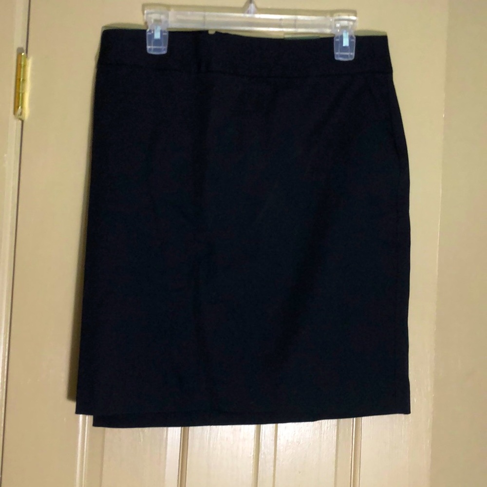 Simple black NWT Eddie Bauer skirt with pockets! Size 18